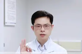 小孩摔伤别再乱用酒精消毒了，医生教你三步处理！#小孩 #家长 #科普 #擦伤 #酒精视频封面