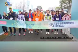 昨天上午，一场徒步比赛在杭州余杭径山举行，参赛者用自己的脚步，将沿途溪流、瀑布、竹林、茶园等景色串珠成链，在江南春色里好好感受了一番运动的快乐。 #1818黄金眼 #徒步 #运动视频封面