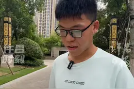 7月22日，河南许昌。许昌高中学生王金阳以700分高考成绩被北大数学科学院录取，曾经爱玩游戏和手机的他收起电子产品跟随老师节奏“逆袭”成功。#2025年高考本科录取  #北大  #许昌  #游戏 （记者：谭宜姝；编辑：贾琪）
