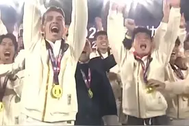 痛失左膀右臂！33岁海港外援奥斯卡宣布回归圣保罗，巴尔加斯也即将离队，武磊34球夺金靴，奥斯卡和巴尔加斯助攻占了半壁江山...#奥斯卡回归圣保罗 #上海海港 #武磊 #dou来足球季 #中超视频封面