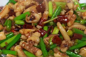 辣炒鱿鱼须 记住以后家里来客，你就像我这样做到香辣鱿鱼须，香辣入味，做法简单又好吃#家常菜 #辣炒鱿鱼须视频封面