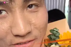 3月23日，江西宜春，越发刚6岁走失，23年后回国认亲，认亲路上小刚反复交待不要透露父母地址：“就是会有太多人来我家拜访，不太想影响到他们的正常生活”。#越发刚 #越发刚寻亲 #越发刚回家了 @抖音短视频 @DOU+小助手视频封面