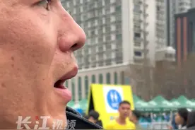一冲过终点战友送来制服，32岁消防员跑完汉马就地上班，“我想跑快点，结束比赛后我还要执勤”#武汉马拉松视频封面