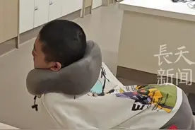 世界首例“反向折叠人”手术完成 ，身体被敲断4次，00后“折叠男孩”终于被打开#折叠人 #手术 #医学奇迹