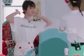 #杨紫在文旅赛道已经nextlevel了   #杨紫在湖南各地巡舞 
#杨紫  跳舞这件事，要从《中餐厅》开始......真是应了那句：不如跳舞！干什么都不如跳舞！
#杨紫又跳舞了