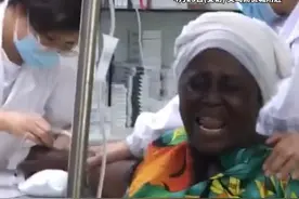 外国友人因惧怕扎针被吓出女高音，“你别说，你还真别说，这音乐天赋就是强”，“黑人血管不好找 为认真耐心的白衣天使点赞”（来源：@杨志江)#天赋 #扎针 #外国人在中国视频封面