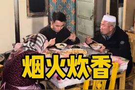 被春天抚摸过的树丫，正在长出新鲜的芽。炊烟在灰扑扑的天空追逐湛蓝的誓言。推开门，被春天疼过的人还在春天里痛着。风吹过，长满痤疮的田野，无论积攒了多少羊的粪便，也尝不出咸或者甜。春天很柔软，我实在找不到理由辜负这样一个春天，那就种下一两样，别的或者思念。#宁夏牧飒视频封面