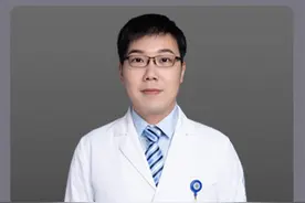 液氮冷冻治疗寻常疣 #皮肤科医生   #樊哥撩皮肤   #医学科普  #HPV   #换季健康攻略