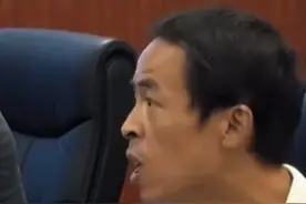 “鸡排哥”在景德镇文旅座谈会上表态：国庆快到了一定会做好分内事 。#果然鸡排主理人是hold住任何场合的