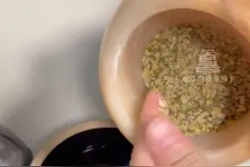 3月20日（发布）河南。春分时节 易春燥 心火过盛，嘴上口疮反复 疼得难受。来听听老中医如何用绿豆降火，绿豆捣成粉 开水或温水冲服。#春分时节 #口疮溃疡 #绿豆瓣茶 #心火过盛 #春燥视频封面