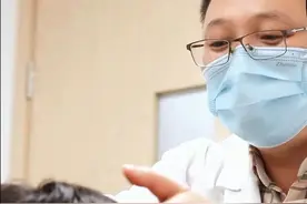 烫发会导致头发变细变软吗 #脂溢性掉发 #医学科普 #发量少 #养发护发 #烫发视频封面