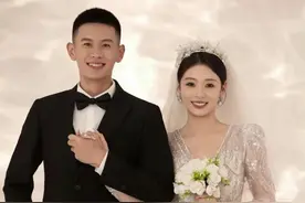 新华社认证的帅兵哥已婚，军嫂晒结婚照称“为你骄傲”，网友们纷纷送祝福“看完阅兵就只想嫁军人”