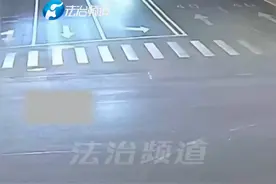 男子钧鱼时候突然口袋一凉
手机卡石头缝里了
上演一番手机拯救记视频封面
