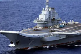 日前，台媒炒作辽宁舰进行远海实战训练是“以台海为背景”，称中美两航母编队最近距离仅200公里，已进入打击半径。视频封面