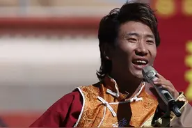 尼玛县3.28活动古如次仁的演唱。#藏歌 @米嘎  米噶 @尼玛融媒 @那仓:古如次仁视频封面