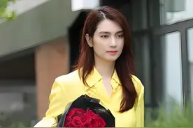 为何洪欣会爱惨了张丹峰？看到张镐濂和继父的关系，才发现其中的隐情#娱乐评论大赏 #内容启发搜索 #张丹峰和洪欣 #张丹峰说自己没戏拍 #洪欣到底离婚没视频封面