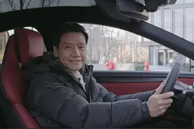 冬天上车摸着暖暖的方向盘，真舒服～#和雷军一起聊车