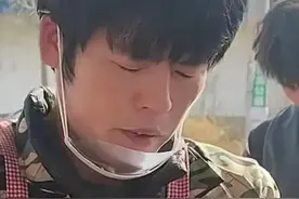 #粥饼伦曾月薪三千签约MCN  不想带货，一个月后解约重新卖饼。他还表示，一直过苦日子，穷怕了，争口气，不想让孩子再受罪。#周杰伦 #粥饼伦