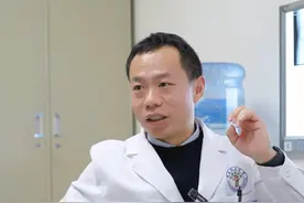 中老年人膝盖疼，锻炼比打针吃药更重要 #李医生不看这种膝盖疼 #膝盖疼 #膝关节炎 #膝关节疼痛 #关节医生李辉视频封面