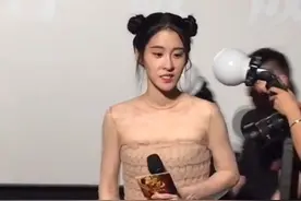 2月14日报道，张碧晨喊话饺子不要有压力，《哪吒3》主题曲不一定找自己唱，“能唱前两部已经很开心了，他选择总是对的”。#张碧晨 #哪吒视频封面