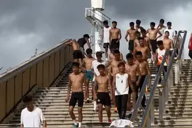 云南的紫外线有多狠？在体育生身上体现得淋漓尽致#紫外线 #体育生 #体育精神 #云南紫外线 #2023年云南昆明网络文化节 （来源：@Run away- ）视频封面