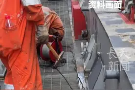 远洋岗位最高月收入可达10万！  记者直呼“我还有机会嘛？” 内河船员要求不超30岁 学历高中及以上 还有大量海船岗位 年龄要求宽松，你愿意试试嘛？  提醒：求职勿唯利是图，多元价值要兼顾  #找工作视频封面