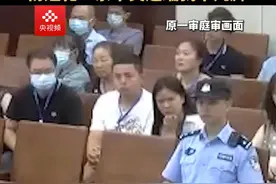 余华英案重审二审今日开庭。原一审庭审中，杨妞花表示：余华英曾连踹自己十几脚。余华英面对这些指控拒不承认自己虐待被拐儿童。（央视频号：法治在线）视频封面