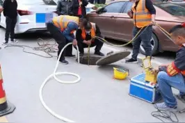 #西安一3岁男童掉入下水道被冲走 ，至今已失联超过90个小时，我们理解悲剧发生后，大家急于归因的心理，但请大家找准责任的目标，放过孩子的父母！#大v说 视频封面