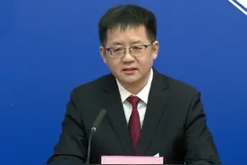 北京台龙年春晚“剧透”：故宫畅音阁、国宝铜坐龙等将亮相#福满京城春贺神州 

1月29日，在北京市2024龙年春节文化活动专场新闻发布会上，北京市委宣传部分管日常工作的副部长赵卫东“剧透”北京台龙年春晚，他说，北京台的龙年春晚也突出了合家欢的特色，着力弘扬中华民族的优秀传统文化。我们将把故宫的畅音阁搬上舞台，国宝重器同坐龙也将现场亮相，为大家带来惊喜。视频封面