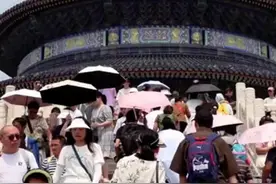 入境游升温！外国人在京感受文旅新体验（来源：中国新闻网）视频封面