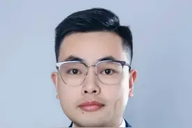 帽子叔叔能不能去腾讯总部调微信聊天记录？ 因为腾讯总部也不会保存，所以调取不了一点，但是有其他办法收集，法网恢恢疏而不漏。#法律常识 #刑事辩护 #宜黄律师 #抚州冯明昊律师 视频封面