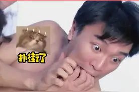 #黄百鸣 爆料#周星驰 现场加戏，成就《#家有喜事 》经典片段！论无厘头，还得是星爷！#幕后花絮 视频封面