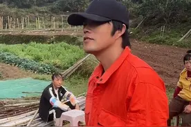 泉州一男子撞脸周杰伦，“父亲和周杰伦爸爸也有点相似”，网友：比“卖饼伦”还像，不说真以为是亲戚#周杰伦  #撞脸明星视频封面