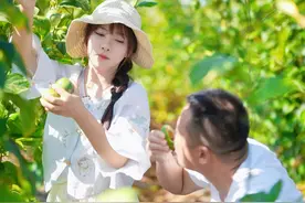 水果嘛，好不好吃不重要，喜欢的就是这个采摘的过程，采的是快乐，收获的是心情～#新农人计划2024视频封面