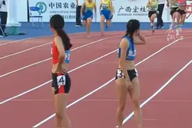 学青会女子大学乙组4x100米接力预赛，同门姐妹葛曼棋、林雨薇联手出场成功晋级（来源：930老友记）视频封面
