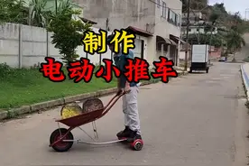 如何制作电动车,小伙用平衡车制作了一台省时省力的电动小推车视频封面