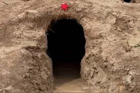 红星二场地窝子 中国zui有骨气的房子，是新疆屯垦兵团zui早的家，是兵团人驻守边疆的历史见证，向他们致敬！#地窝子  #历史古迹  #红星二场地窝子遗址 #旅行大玩家视频封面