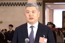 金李委员：到2035年，我国银发经济体量预计可达到30万亿元 #两会健康策视频封面