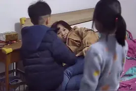 11月15日，上海，小男孩带女同学来家里玩，女孩一开口，妈妈乐开花视频封面