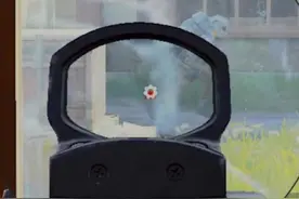 《战神头好像没啥压迫感了》  #暗区突围 #刘杨杨  #来暗区猛攻吧