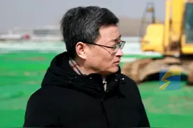 总投资360亿元的太阳能项目落户#山东济南，“新三样”发展更加齐整，市长：你们多挣钱，我们最高兴！#山东dou知道 #高质量发展视频封面