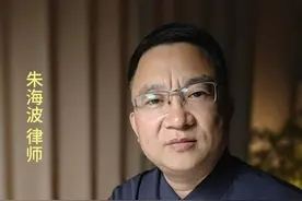 怎么确定竣工日期？ 工程人都知道竣工日期的确定非常重要，当承包方和发包方对竣工日期有争议，怎么确定竣工日期？根据《建工司法解释（一）》第九条的规定，竣工日期的确定分为3种情况：
1、建设工程经竣工验收合格的：竣工日期为竣工验收合格之日。这是最直接和常见的确定方式。
2、承包人已经提交竣工验收报告，但发包人没有正当理由拖延验收的：竣工日期为承包人提交竣工验收报告之日。承包人要注意，在工程完工、具备验收条件后，向发包方提交竣工验收报告的时候，要保留好相关的送达凭证，这是非常重要的证据。
3、建设工程没有经过竣工验收，但发包人擅自使用的：那么从工程被发包人实际占有的那一天起，就视为竣工日期。视频封面