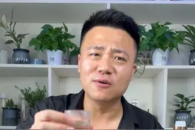 今天在姐家买了一条牛尾一条羊尾，回家做一个麻辣双尾宴，再来点蘸酱菜！今天的下酒菜是真到位了！又是美好的一天！#整点儿下酒菜 #人生得意须尽欢 #爱做饭的男人 #百年赤水 #百年赤水酒类旗舰店特惠号