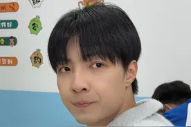 同桌请假后才发现，有同桌的孩子是个宝。 #搞笑 #真实#反转 #原创  #乔宇日记视频封面