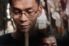 #唐尚珺青春在一年年重复中度过  连续参加高考16年视频封面