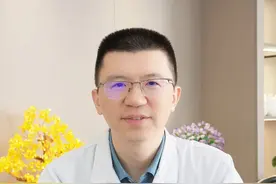 反酸、烧心很难受，4个方法教你缓解胃食管反流的痛苦！ 反酸、烧心很难受，4个方法教你缓解胃食管反流的痛苦！#胃肠外科林鸿悦医生 #医学科普 #胃食管反流 #抖出健康知识宝藏视频封面