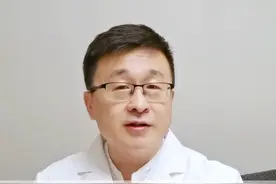 脖子后面长#红斑 ，越抓越痒，越抓越厚怎么办？#皮肤 #神经性皮炎 #痒视频封面