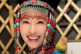我就这么厚脸皮地混完了一首歌哈哈，春节好啊 #在抖音过好年 #2025年春节 #大有学问 #分享 #记录美好生活