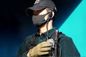 战术灰人一包解决(塔虎战术背包) #德国塔虎背包 #战术装备 #战术视频封面