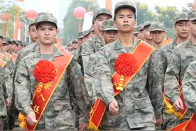 青春寄戎装 热血报家国 常德万人欢送新兵入伍视频封面